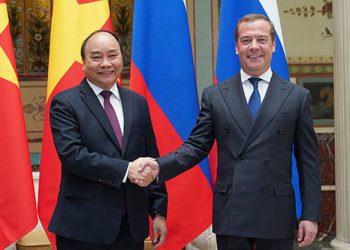 응우옌 쑤언 푹 총리, 러시아 총리와 회담