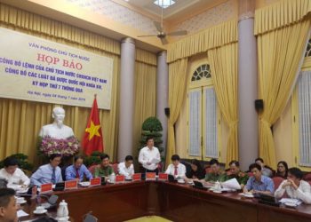 국회가 통과한 7개 법에 대해 국가 주석령 공포