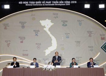 응우옌 쑤언 푹 총리, 지속가능한 발전 전국회의 참석