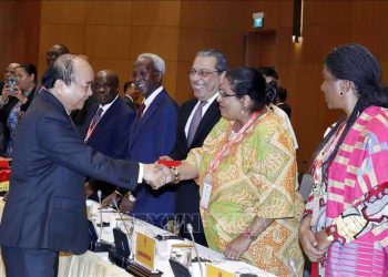 응우옌 쑤언 푹 국무총리, 중동-아프리카 대사단 회견