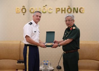 응우옌 찌 빈 장군, 미국국방 수행원 접견