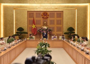 부 득 담 부총리, 모범여성공안 대표단과 만남