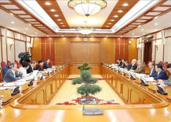 응우엔 푸 쫑 서기장–국가주석, 정치부 회의주재