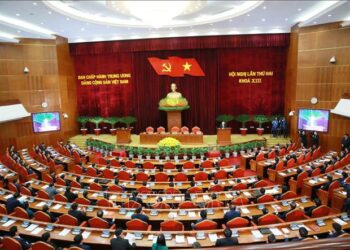 13기 베트남 공산당 집행위원회 2차 회의 폐막