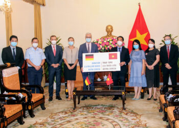 독일 정부 지원 백신 260만 회분 베트남 도착