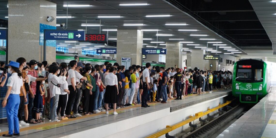 베트남 메트로 많은 시민이 호응 그러나 사회적거리는?