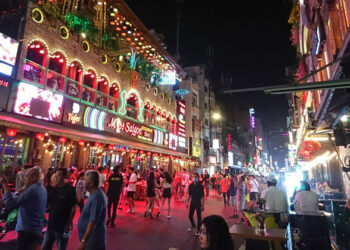 베트남 코로나는 여전한데,  ‘여기저기 술판’