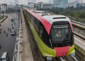 베트남 하노이 메트로 8년 만에 개통