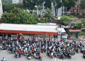 베트남 휘발유 대란 사재기 등장