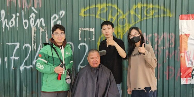 길거리에서 만든 행복…응원합니다